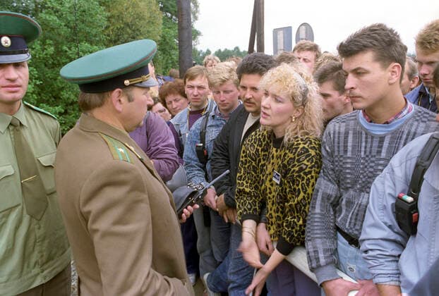 The 51st anniversary of the Molotov-Ribbentrop Pact 893532 23.08.1990 Events organized by Sajudis, a Lithuanian public and political organization, to mark the 51st anniversary of the Molotov-Ribbentrop Pact. A rally near the Lithuanian-Polish border. Sputnik Lithuania  Copyright: xx