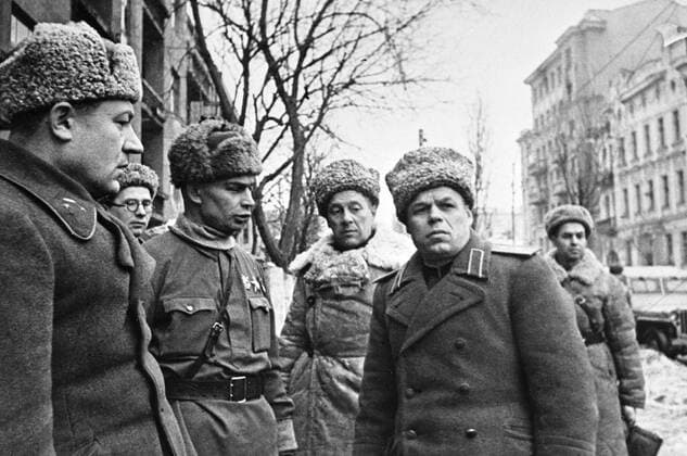 WWII RYBALKO CITY 6587 16.02.1943 Lieutenant-General P. S. Rybalko, second to the right, in liberated Kharkov. Fedor Sputnik Kharkiv Ukraine  Copyright: xFedorx