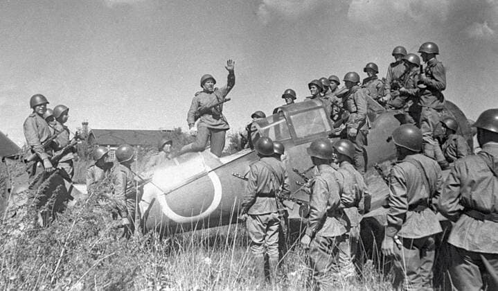 RED ARMY UNITS AIRFIELD 62609 20.08.1945 Red Army units in Harbin s airfield. Fedor Sputnik Harbin Manchzhuriya China  Copyright: xFedorx