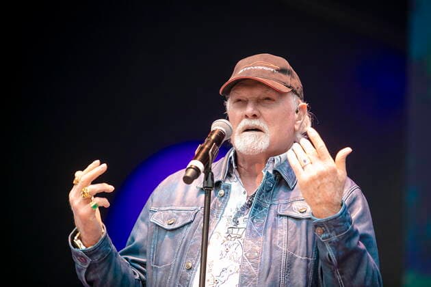 The Beach Boys - Sixty Years of the Sound of Summer mit dem letzten verbliebenen Gründungsmitglied Mike Love (Leadgesang, geb. 15. März 1941 in Los Angeles, Kalifornien als Michael Edward Love) live während eines Open Air Auftrittes in der Freilichtbühne Junge Garde Dresden.