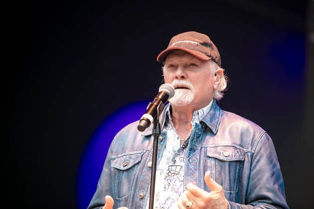 The Beach Boys - Sixty Years of the Sound of Summer mit dem letzten verbliebenen Gründungsmitglied Mike Love (Leadgesang, geb. 15. März 1941 in Los Angeles, Kalifornien als Michael Edward Love) live während eines Open Air Auftrittes in der Freilichtbühne Junge Garde Dresden.