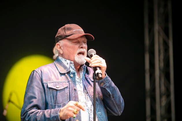 The Beach Boys - Sixty Years of the Sound of Summer mit dem letzten verbliebenen Gründungsmitglied Mike Love (Leadgesang, geb. 15. März 1941 in Los Angeles, Kalifornien als Michael Edward Love) live während eines Open Air Auftrittes in der Freilichtbühne Junge Garde Dresden.
