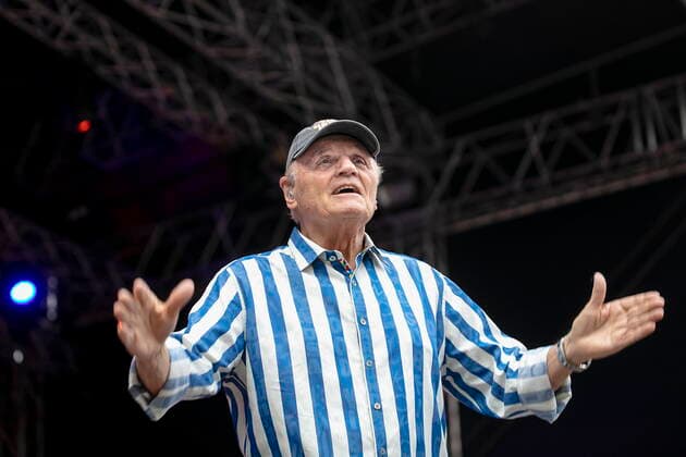 The Beach Boys - Sixty Years of the Sound of Summer mit Bruce Johnston (Keyboards ab 1965, geb. 27. Juni 1942 in Chicago, Illinois, als Billy Baldwin) live während eines Open Air Auftrittes in der Freilichtbühne Junge Garde Dresden.