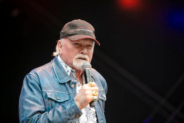The Beach Boys - Sixty Years of the Sound of Summer mit dem letzten verbliebenen Gründungsmitglied Mike Love (Leadgesang, geb. 15. März 1941 in Los Angeles, Kalifornien als Michael Edward Love) live während eines Open Air Auftrittes in der Freilichtbühne Junge Garde Dresden.