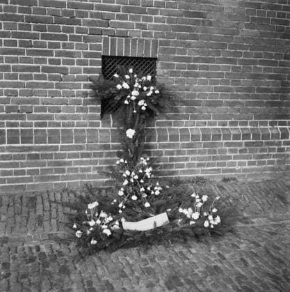 Anefo photo collection. Report Putten. World War II, graphs, wreaths. October 29, 1945. Gelderland, Putten Copyright: xpiemagsx pienatarchpart1270921-48956 !ACHTUNG AUFNAHMEDATUM GESCHÄTZT!