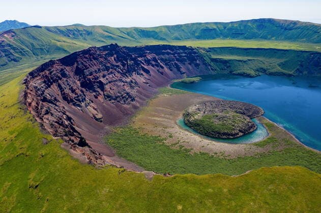 Creative Highlights World SAKHALIN REGION, RUSSIA - JULY 6, 2022: A view of a flooded caldera of a volcano on Simushir Island of the southern Kuril Islands. Yuri Smityuk TASS  TS139DB7