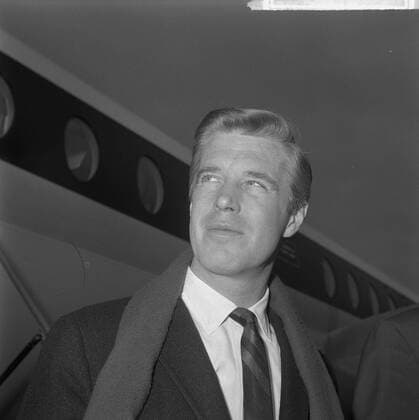 Anefo photo collection. George Peppard (English film actor) at Schiphol, George Peppard (head). 25 February 1964. Noord-Holland, Schiphol Copyright: xpiemagsx pienatarchpart216092021-18559 !ACHTUNG AUFNAHMEDATUM GESCHÄTZT!