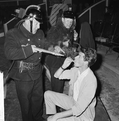 Anefo photo collection. Circus Rudi Carrell, rehearsal in Scheveningen; The Mountries (left Piet Bambergen, right Fred Plevier) and Rudi Carrell. 26 June 1964. Scheveningen, South Holland Copyright: xpiemagsx pienatarchpart216092021-21872 !ACHTUNG AUFNAHMEDATUM GESCHÄTZT!