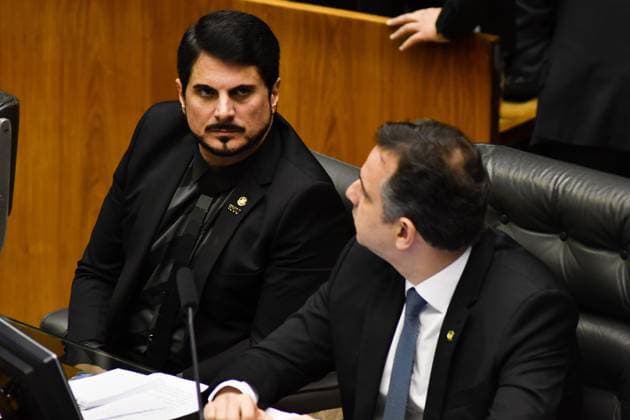 BRASÍLIA, DF - 12.07.2022: CONGRESSO VOTA ORÇAMENTO 2023 - In the photo, Senator Marcos do Val and Rodrigo Pacheco. This Tuesday (12) the National Congress will vote on the 2023 budget by the LDO session. Senator Marcos do Val withdrew the item referring to the release of the Secret Budget in the 2023 budget. x2233319x  TonxMolina
