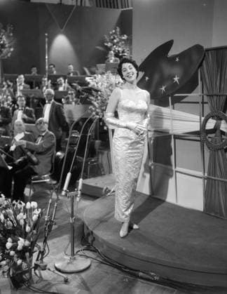 Anefo photo collection. Song festival 1958. Participant Corry Brokken (the Netherlands). March 11, 1958. Hilversum, Noord-Holland Copyright: xpiemagsx pienatarchpart216092021-32235 !ACHTUNG AUFNAHMEDATUM GESCHÄTZT!