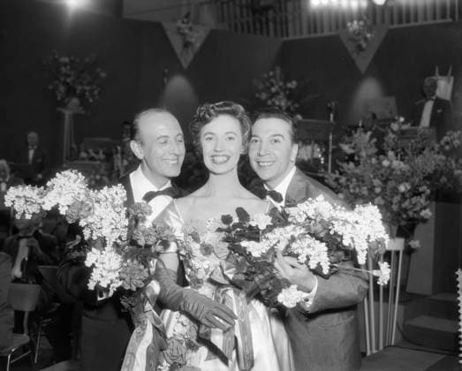 Anefo photo collection. Franck Pourcel, Hannie Lips and AndrÃ Claveau at the Eurovision Song Contest. March 11, 1958. Hilversum, Noord-Holland Copyright: xpiemagsx pienatarchpart216092021-32249 !ACHTUNG AUFNAHMEDATUM GESCHÄTZT!