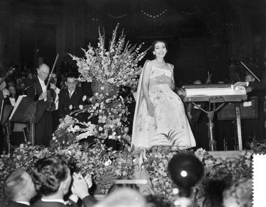 Anefo photo collection. Maria Callas concert in the Concertgebouw in Amsterdam, Maria Callas thanks for the applause. July 11, 1959 Copyright: xpiemagsx pienatarchpart216092021-35555 !ACHTUNG AUFNAHMEDATUM GESCHÄTZT!