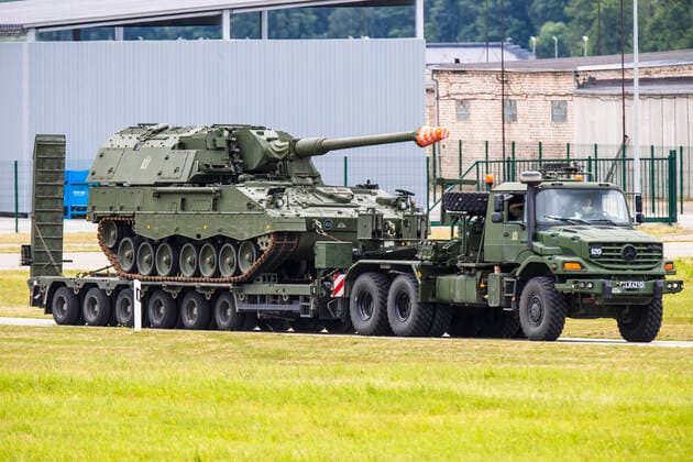 Pantzerhaubsitze 2000 mercedes zetros military truck Lithuania kkf_KF_1083  Copyright: xKarolioxKavolelioxfotografijax military equipment