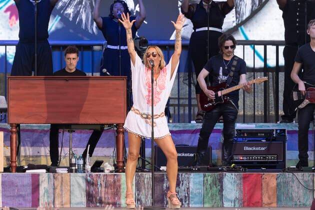13.7.2022 Sängerin Sarah Connor mit Band auf der Bühne der Metastadt Wien