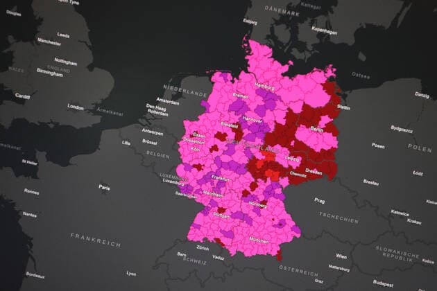 Dashboard des RKI, die 7-Tage-Inzidenz liegt nun bei 719,2 7-Tage-Inzidenz, Dashboard des RKI auf einem Monitor am 15.07.2022 in Siegen Deutschland.