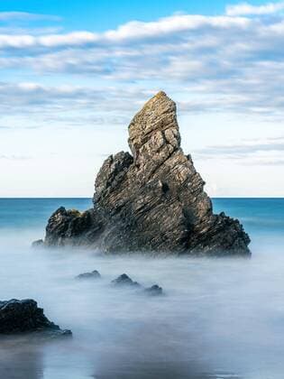 Creative Highlights World Felsen am Sango Sands Beach Bay Durness in Langzeitbelichtung, Lairg, NC500, Schottland, UK *** Rocks on Sango Sands Beach Bay Durness in long exposure, Lairg, NC500, Scotland, UK Copyright: imageBROKER/MaciejxOlszewski ibxmao08333997.jpg