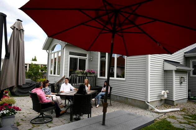 July 15, 2022, Ottawa, ON, CAN: Prime Minister Justin Trudeau and Liberal MP Jenna Sudds speak with the Matin family about the Climate Action Incentive Payment at their backyard in Ottawa, on Friday, July 15, 2022. Ottawa CAN  - ZUMAc35_ 20220715_zaf_c35_072 Copyright: xJustinxTangx