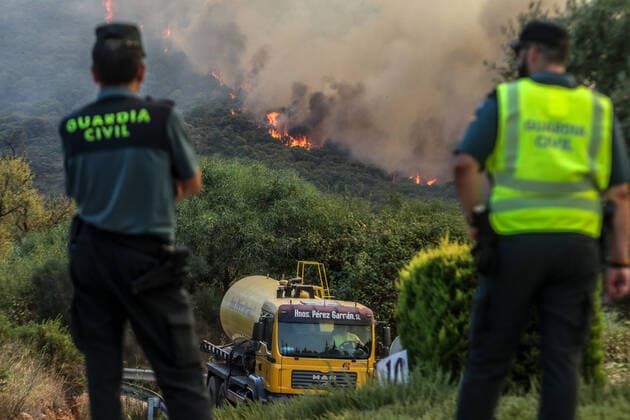 Bilder des Jahres 2022, News 07 Juli News Themen der Woche KW28 News Bilder des Tages July 15, 2022: 15 July 2022 (Mijas, Alhaurin de la Torre, Malaga ) The fire in the Sierra de Mijas forced the eviction of 2,300 people in AlhauroÂ­n el Grande and AlhauroÂ­n de la Torre.The smoke of this forest fire can be seen from different parts of Malaga capital, like Pier One or the Guadalhorce estate. You can see the flames from different points. From the same command post you can see the mountain burning with huge tongues of fire. - ZUMAc161 20220715_zap_c161_015 Copyright: xLorenzoxCarnerox
