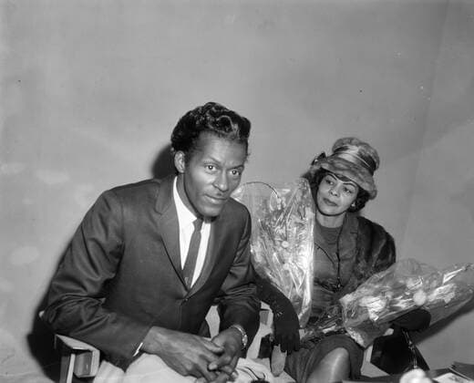 Anefo photo collection. Arrival Chuck Berry (singer) at Schiphol, Chuck Berry and His sister Lucy Ann during press conference. February 3, 1965. Noord-Holland, Schiphol Copyright: xpiemagsx pienatarchpart216092021-50891 !ACHTUNG AUFNAHMEDATUM GESCHÄTZT!