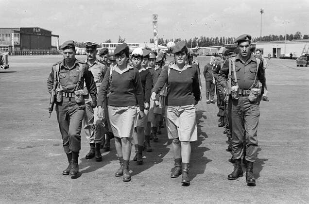 Anefo photo collection. Arrival Israeli army part at Schiphol. July 22, 1962 Copyright: xpiemagsx pienatarchpart216092021-65971 !ACHTUNG AUFNAHMEDATUM GESCHÄTZT!