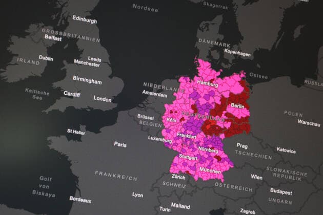 Dashboard des RKI, die 7-Tage-Inzidenz liegt nun bei 752,7 7-Tage-Inzidenz, Dashboard des RKI auf einem Monitor am 16.07.2022 in Siegen Deutschland.