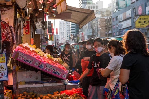 COVID-19 Emergency In Hong Kong, China Hong Kong, China, 16 Jul 2022, People buy fruits in Yuen Long. Hong Kong China  Copyright: xMarcxFernandesx originalFilename: fernandes-hongkong220716_npByg.jpg