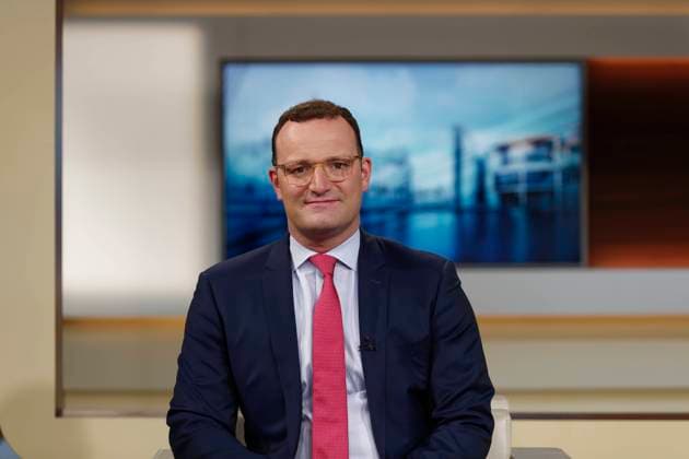 Jens Spahn bei Anne Will 2022-07-17, Deutschland, Berlin. Jens Spahn (CDU), Bundesgesundheitsminister a.D., Präsidiumsmitglied und Stellv. Fraktionsvorsitzender im Bundestag, zu Gast bei Anne Will im Ersten Deutschen Fernsehen. Thema der ARD-Politik-Talkrunde: Angst vorm Gasmangel, horrende Preise - wie hart trifft die Krise Deutschland? *** Jens Spahn at Anne Will 2022 07 17, Germany, Berlin Jens Spahn CDU , Federal Minister of Health a D , Presidium Member and Deputy Parliamentary Group Chairman in the Bundestag, as a guest at Anne Will in the First German Television Topic of ARD politics talk round fear of gas shortages, horrendous prices how hard is the crisis hitting Germany