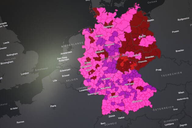 Dashboard des RKI, die 7-Tage-Inzidenz liegt nun bei 708,6 7-Tage-Inzidenz, Dashboard des RKI auf einem Monitor am 18.07.2022 in Siegen Deutschland.