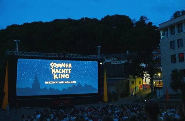 Tuebingen 14.07.2022 30 Jahre Sommernachtskino, mit dem neuen Standort, hinter dem Technischen Rathaus. Start des Sommernachtskino Tuebingen 2022 mit dem Film, Wunderschoen *** Tuebingen 14 07 2022 30 years of summer night cinema, with the new location, behind the Technical Town Hall start of the summer night cinema Tuebingen 2022 with the film, Wunderschoen ulmer