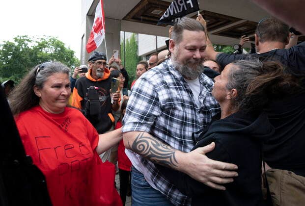 July 18, 2022, Ottawa, ON, Canada: Pat King makes his way to a waiting vehicle after leaving the courthouse after being granted bail, Monday, July 18, 2022 in Ottawa. Ottawa Canada  - ZUMAc35_ 20220718_zaf_c35_007 Copyright: xAdrianxWyldx