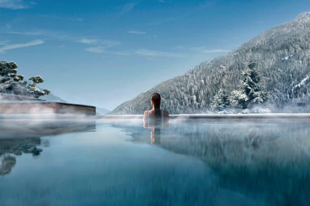 IMAGO Creative, Jahreszeit Winter, Wellness im Spa Italy: the luxury hotel Lefay Resort & SPA Dolomiti Italy, Autonomous Province of Trento (Trentino), Pinzolo: near the ski resort of Madonna di Campiglio, the five-star (5) hotel Lefay Resort & SPA Dolomiti, in the Trentino Alto Adige, Italian Alps. Femme enjoying the spa, swimming in the outdoor pool with an overview of the mountains covered in snow and the forest of pine trees in winter. Editorial Usage Only Europe; Southern Europe; Italy  Copyright: xDR SP Andia.frx 396403
