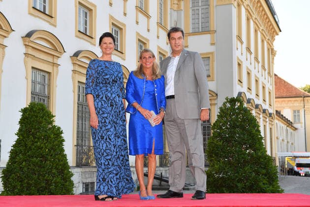 Entertainment Themen der Woche KW29 Ilse Aigner (Bayerische Landtagspräsidentin) und Dr. Markus Söder (Bayerischer Ministerpräsident) mit Ehefrau Sommerempfang des Bayerischen Landtags 2022 Empfang in Schloss Schleißheim München 19. Juli 2022 *** Ilse Aigner Bavarian State Parliament President and Dr Markus Söder Bavarian Prime Minister with wife Summer Reception of the Bavarian State Parliament 2022 Reception at Schleißheim Palace Munich 19 July 2022