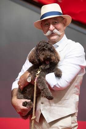 Horst LICHTER, Koch, Moderator, mit Hund Bella, Roter Teppich, Red Carpet Show, Ankunft, arrival, Verleihung des Staatspreises des Landes Nordrhein-Westfalen in Koeln am 20.07.2022