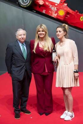 von links: Jean TODT, ehem. Teamchef Ferrari, Corinna und Gina SCHUMACHER, Roter Teppich, Red Carpet Show, Ankunft, arrival, Verleihung des Staatspreises des Landes Nordrhein-Westfalen in Koeln am 20.07.2022