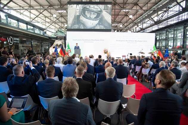 Hendrik WUEST, Wüst, CDU, Ministerpraesident des Landes Nordrhein-Westfalen, bei seiner Rede, Roter Teppich, Red Carpet Show, Ankunft, arrival, Verleihung des Staatspreises des Landes Nordrhein-Westfalen in Koeln am 20.07.2022
