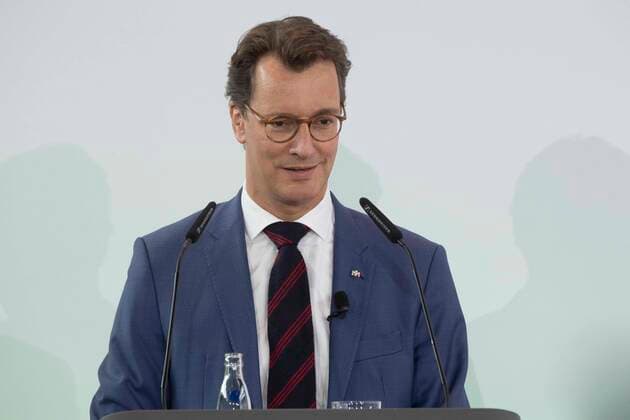 Hendrik WUEST, Wüst, CDU, Ministerpraesident des Landes Nordrhein-Westfalen, bei seiner Rede, Roter Teppich, Red Carpet Show, Ankunft, arrival, Verleihung des Staatspreises des Landes Nordrhein-Westfalen in Koeln am 20.07.2022