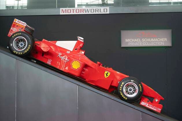 Ein Ferrari mit dem Michael Schumacher Weltmeister geworden ist, in der Ausstellung der Motorworld, Feature, Randmotiv, Verleihung des Staatspreises des Landes Nordrhein-Westfalen in Koeln am 20.07.2022