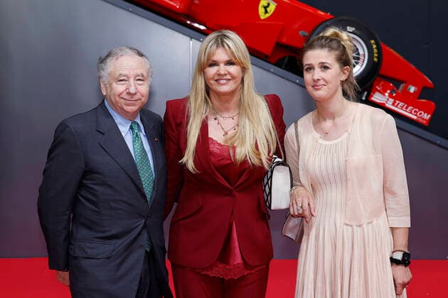 Jean Todt, ehemaliger Rennfahrer, Corinna Schumacher, Ehefrau von Michael Schumacher, und Tochter Gina-Maria Schumacher bei der Verleihung des Staatspreises des Landes Nordrhein-Westfalen an Michael Schumacher in der Motorworld Köln. Köln, 20.07.2022 NRW Deutschland Copyright: xChristophxHardtx
