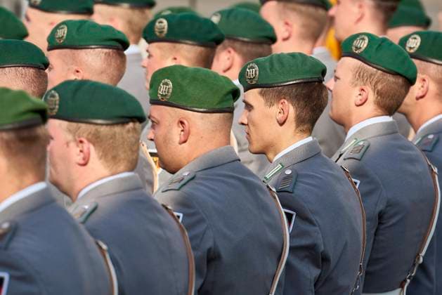 News Bilder des Tages Feierliches Gelöbnis im Bendlerblock Europa, Deutschland, Berlin, 20.07.2022: Rekrutinnen und Rekruten legen am Jahrestag des Deutschen Widerstands am 20.Juli ihr Gelöbnis ab. Mit dieser alljährlichen Zeremonie unterstreicht die Bundeswehr ihr Traditionsverständnis. Es bildet die Grundlage der Konzeption der Inneren Führung und des Leitbildes für alle Soldatinnen und Soldaten als Staatsbürger in Uniform. Rede der Verteidigungsministerin Christine Lambrecht und Bundestagspräsidentin Bärbel Bas. *** Ceremonial pledge in the Bendlerblock Europe, Germany, Berlin, 20 07 2022 Recruits take their pledge on the anniversary of the German Resistance on 20 July With this annual ceremony, the Bundeswehr underlines its understanding of traditio
