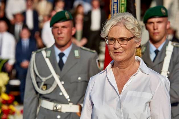 Verteidigungsministerin Christine Lambrecht Europa, Deutschland, Berlin, 20.07.2022: Rekrutinnen und Rekruten legen am Jahrestag des Deutschen Widerstands am 20.Juli ihr Gelöbnis ab. Mit dieser alljährlichen Zeremonie unterstreicht die Bundeswehr ihr Traditionsverständnis. Es bildet die Grundlage der Konzeption der Inneren Führung und des Leitbildes für alle Soldatinnen und Soldaten als Staatsbürger in Uniform. Rede der Verteidigungsministerin Christine Lambrecht und Bundestagspräsidentin Bärbel Bas. *** Minister of Defense Christine Lambrecht Europe, Germany, Berlin, 20 07 2022 Recruits take their vows on the anniversary of the German Resistance on 20 July With this annual ceremony, the Bundeswehr underscores its understanding of t
