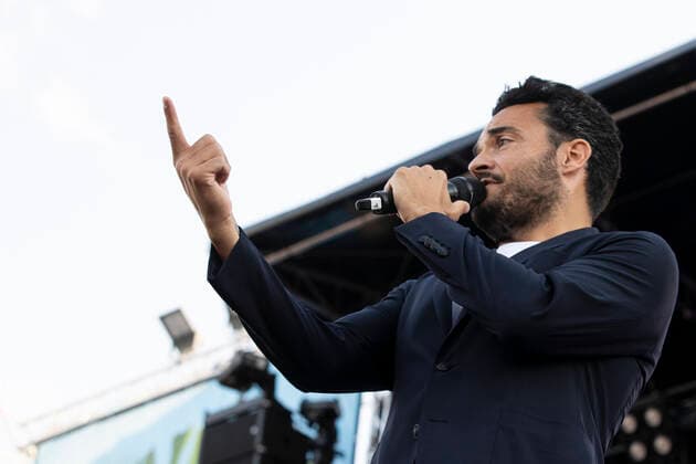 Schlagerinsel Unterhaltung: Schlagerinsel am 03.07.2022 Hildesheim (Niedersachsen). Giovanni Zarella steht in Hildesheim auf der Bühne Hildesheim Volksfestplatz Niedersachsen Deutschland Copyright: xMarcoxSteinbrenner Kirchner-Mediax