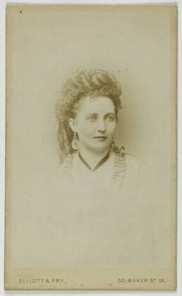 Portrait of Goddard Anabella, (English actress) Portrait of Goddard Anabella (English actress). Business card (front). Photograph of Elliott & Fry. Draw on albuminum paper. 1860-1890. Copyright: xpiemagsx parismuspie10022021-18746 !ACHTUNG AUFNAHMEDATUM GESCHÄTZT!