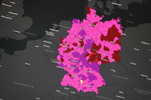 Dashboard des RKI, die 7-Tage-Inzidenz liegt nun bei 729,3 7-Tage-Inzidenz, Dashboard des RKI auf einem Monitor am 22.07.2022 in Siegen Deutschland.