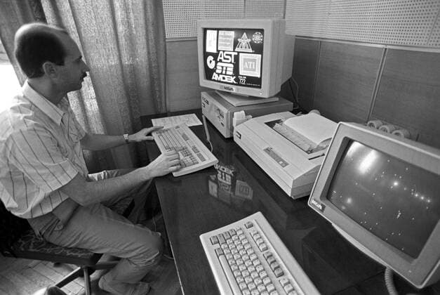 Computer class 871992 01.10.1990 A computer class at the Institute of International Management in Kiev, Ukraine. Sputnik Kiev Ukraine  Copyright: xx