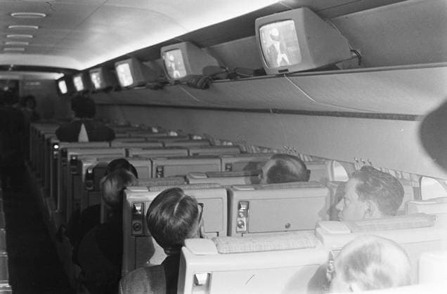 Anefo photo collection. Intervision in KLM DC8, here during Schiphol demonstration. November 26, 1964. Noord-Holland, Schiphol Copyright: xpiemagsx pienatarchpart216092021-74295 !ACHTUNG AUFNAHMEDATUM GESCHÄTZT!