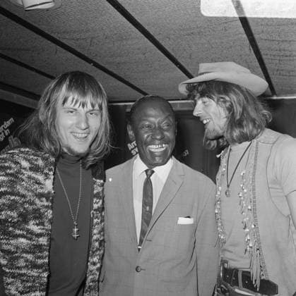 Anefo photo collection. Meeting of Cuby and the Blizzards. Harry Muskee (left), Eddy Boyd (center) and John Mayall (and The Bluesbreakers) in Club 67 Amsterdam. June 20, 1968. Amsterdam, Noord-Holland Copyright: xpiemagsx pienatarchpart316092021-23722 !ACHTUNG AUFNAHMEDATUM GESCHÄTZT!