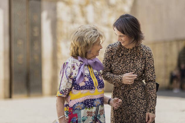 News Themen der Woche KW29 News Bilder des Tages (L-R) Charlotte Knobloch, Praesidentin der Israelitischen Kultusgemeinde Muenchen und Oberbayern, und Annalena Baerbock (Buendnis 90 Die Gruenen), Bundesaussenministerin, aufgenommen im Rahmen eines Besuches der Israelitischen Kultusgemeinde waehrend der Deutschlandreise der Aussenministerin in Muenchen, 22.07.2022. Die Reise durch Deutschland findet im Rahmen der Erstellung der Nationalen Sicherheitsstrategie statt. Muenchen Germany *** L R Charlotte Knobloch, President of the Jewish Community of Munich and Upper Bavaria, and Annalena Baerbock Buendnis 90 Die Gruenen , German Foreign Minister, photographed during a visit to the Jewish Community during the Foreign Ministers tour of Germany in Munich, 22 07 2022 The tour of Germany is taki Copyright: xFlorianxGaertnerx