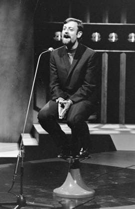 Anefo photo collection. TV show Trio . Roger Whittaker sings. September 11, 1968 Copyright: xpiemagsx pienatarchpart316092021-25449 !ACHTUNG AUFNAHMEDATUM GESCHÄTZT!