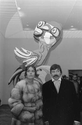 Anefo photo collection. Exhibition of the work of Karel Appel in the Stedelijk Museum. Here with his wife Machteld on exhibition. November 13, 1968 Copyright: xpiemagsx pienatarchpart316092021-38157 !ACHTUNG AUFNAHMEDATUM GESCHÄTZT!