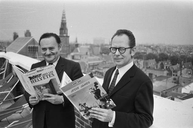 Anefo photo collection. Writers of comics on roof terrace Bijenkorf, Amsterdam. Goscinny (scenarist of the Asterix and Lucky Luke strips) (L) and Morris (draftsman of the Strip Lucky Luke (right). 27 May 1971. Amsterdam, Noord-Holland Copyright: xpiemagsx pienatarchpart316092021-46240 !ACHTUNG AUFNAHMEDATUM GESCHÄTZT!
